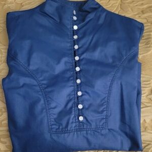 UNIQUE VINTAGE ELLEN TRACY NAVY TOP FEATURING PEARL BUTTONS ON BODICE & SLEEVES